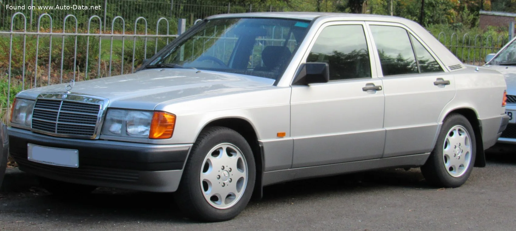 Mercedes-Benz 190 2.0 (102 Hp)1988 - 1989 thumbnail 9