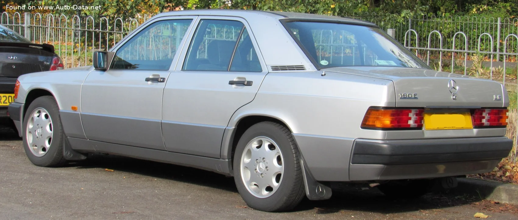 Mercedes-Benz 190 2.0 (102 Hp)1988 - 1989 thumbnail 10