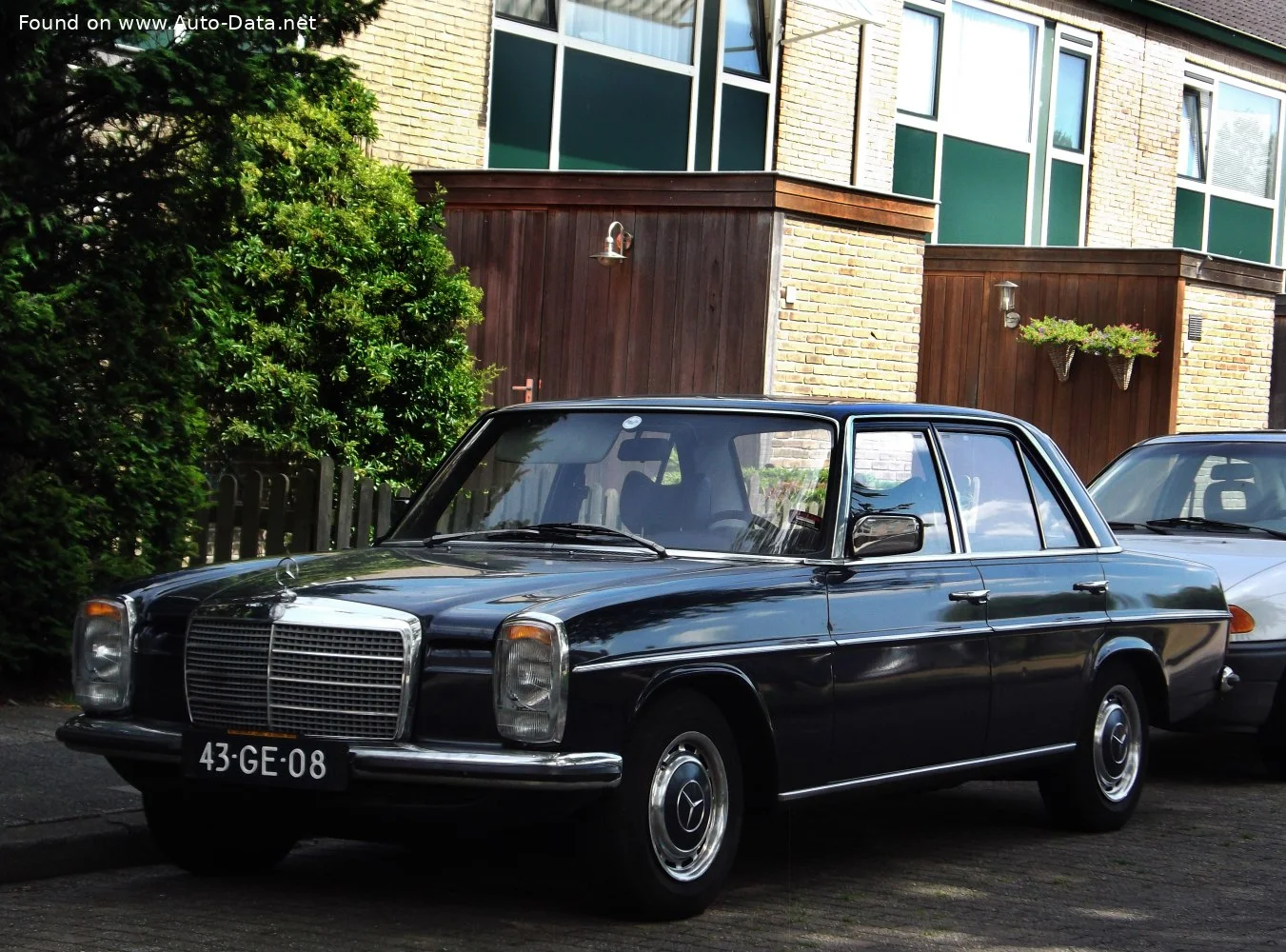 Mercedes-Benz /8 230.6 (120 Hp)1973 - 1976 thumbnail 2
