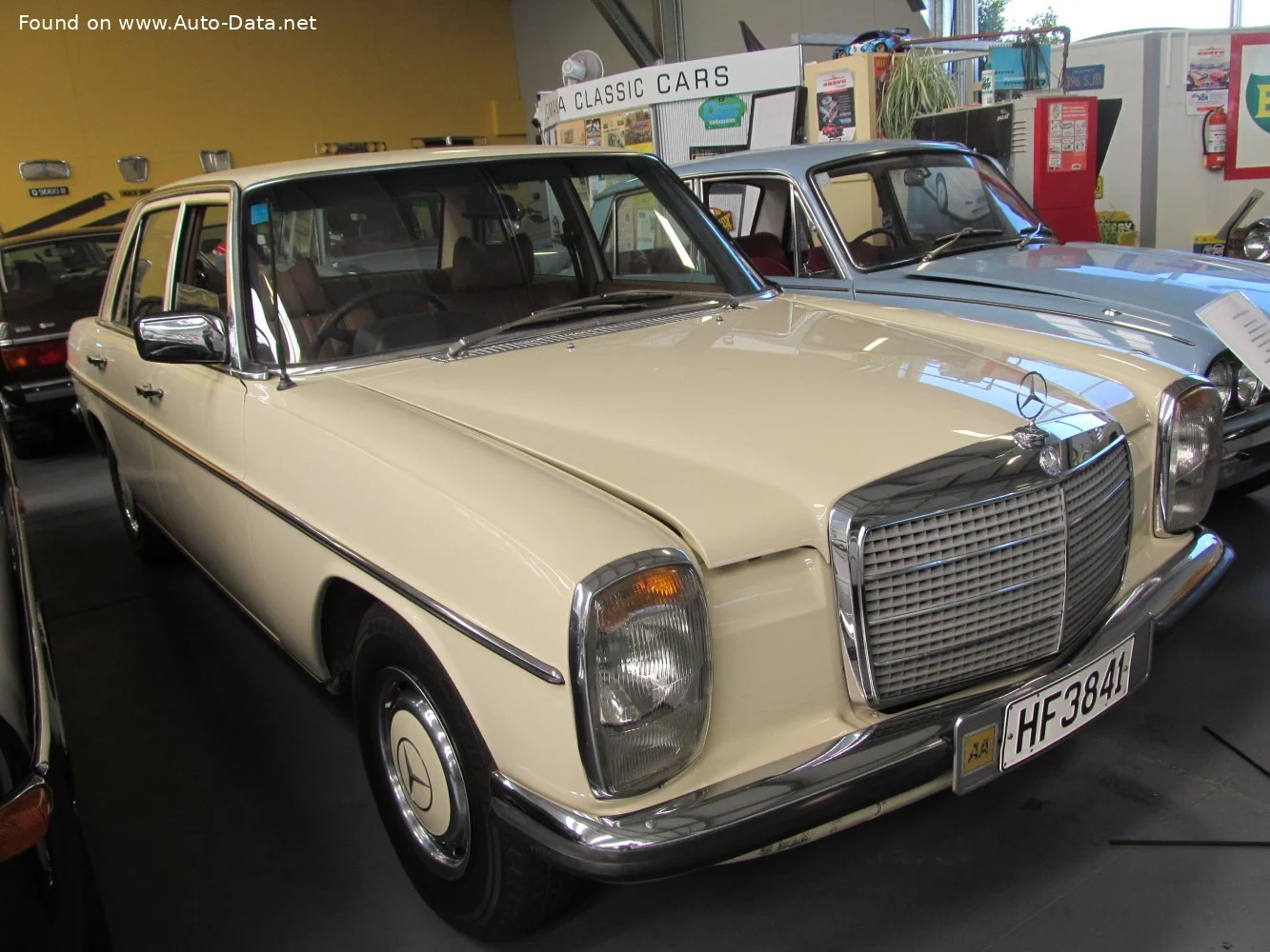 Mercedes-Benz /8 230.6 (120 Hp)1973 - 1976 thumbnail 4