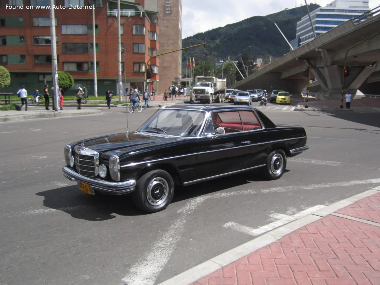 Mercedes-Benz /8 250 C (130 Hp)1968 - 1972 thumbnail 3