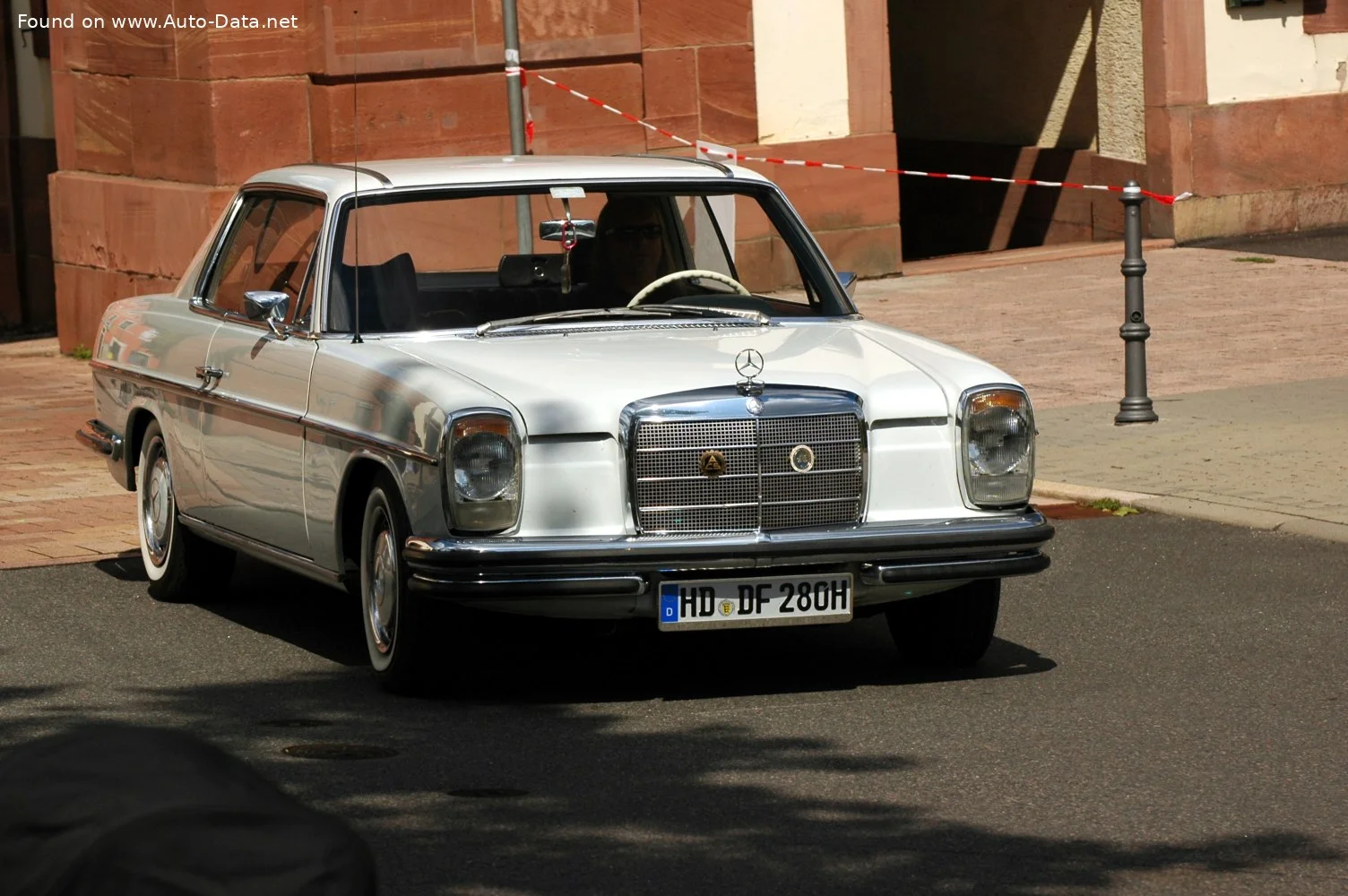 Mercedes-Benz /8 250 C (130 Hp)1968 - 1972 thumbnail 4
