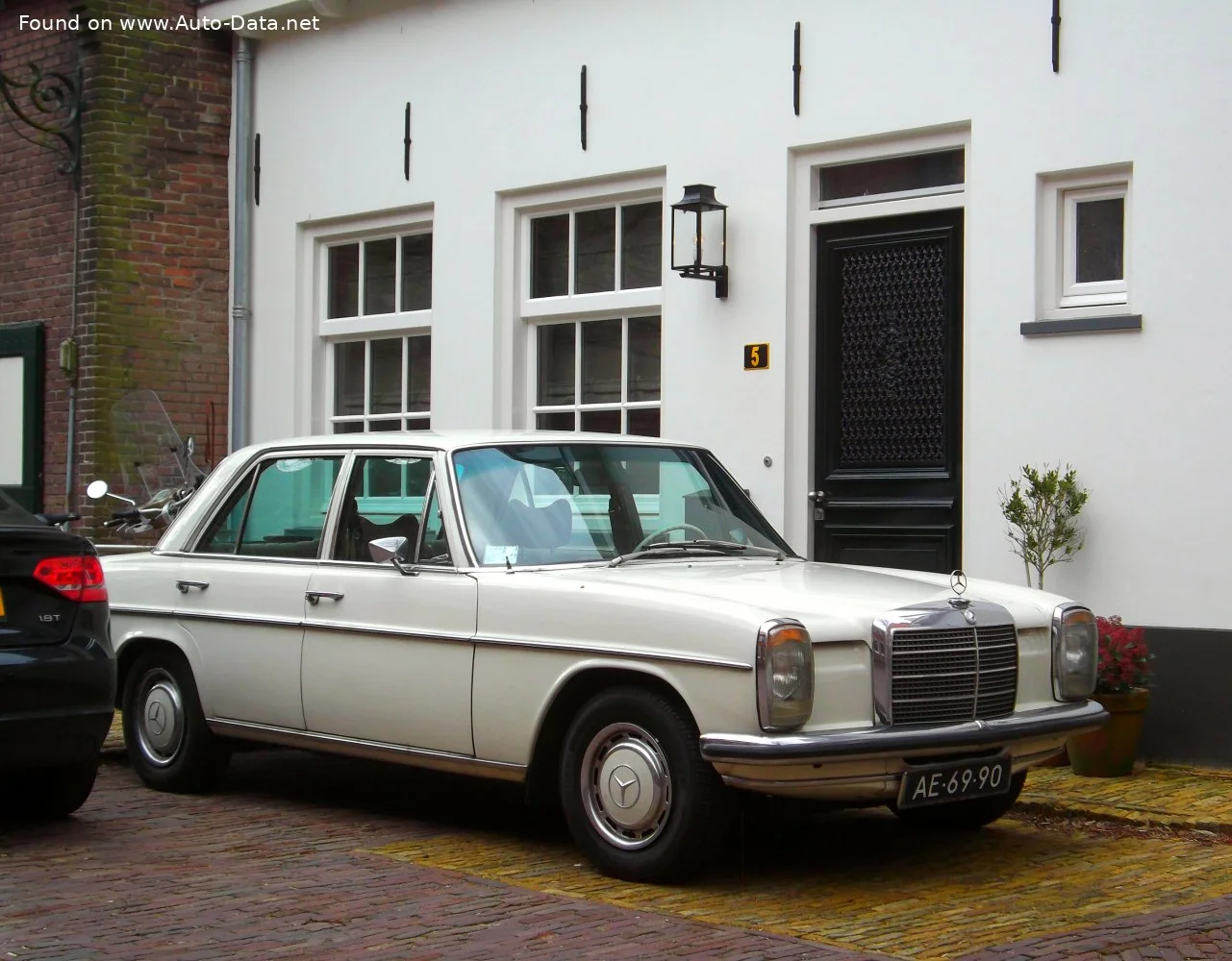 Mercedes-Benz /8 230/8 (120 Hp)1967 - 1973 thumbnail 8