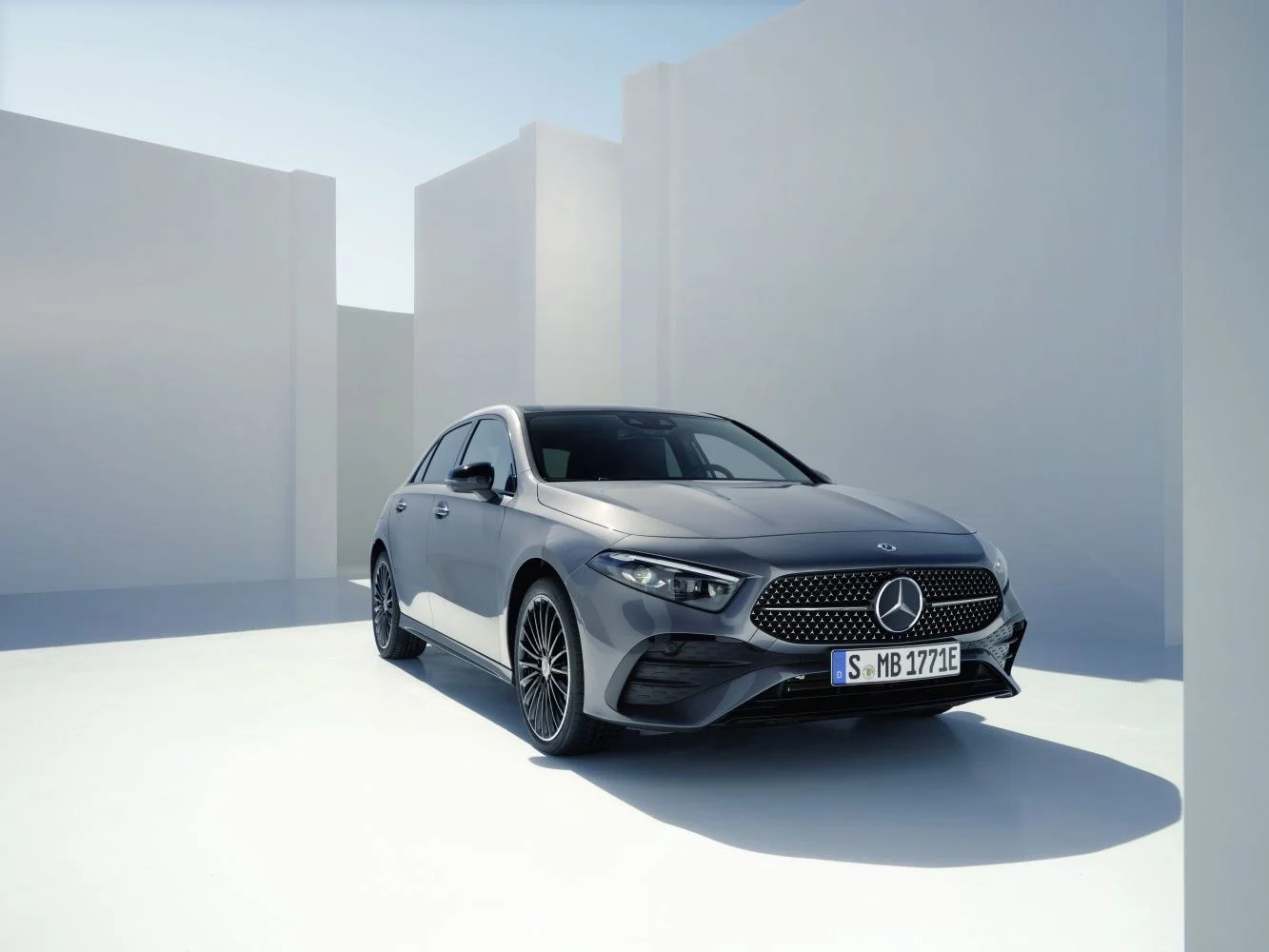 Mercedes-Benz A-class A 180 (136 Hp) Mild Hybrid 7G-DCT2022 - thumbnail 2