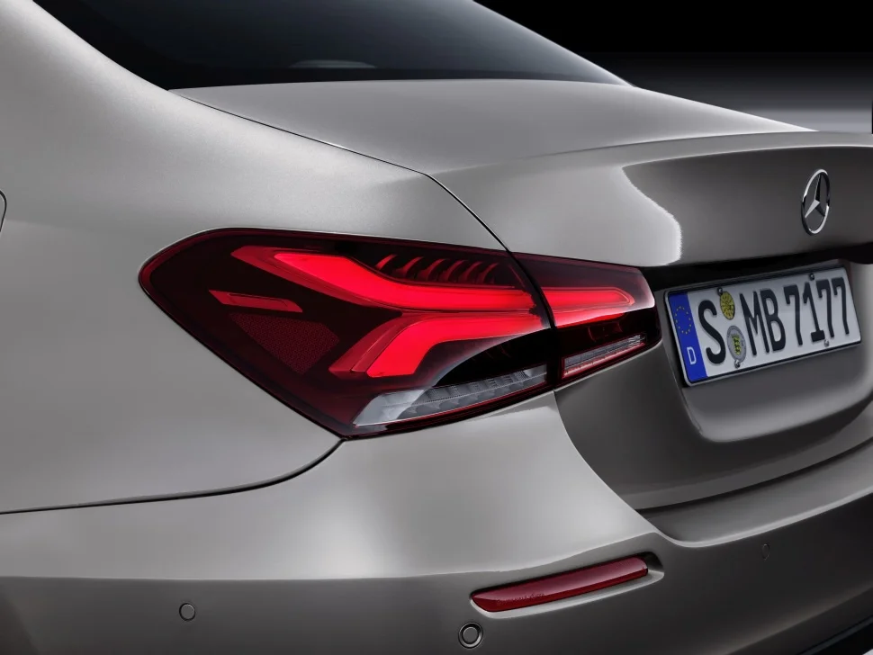 Mercedes-Benz A-class A 180 (136 Hp)2019 - 2022 thumbnail 17