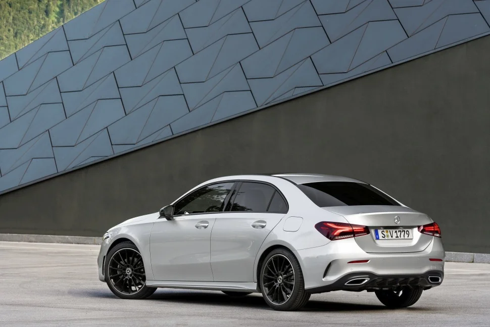 Mercedes-Benz A-class A 180 (136 Hp)2019 - 2022 thumbnail 18