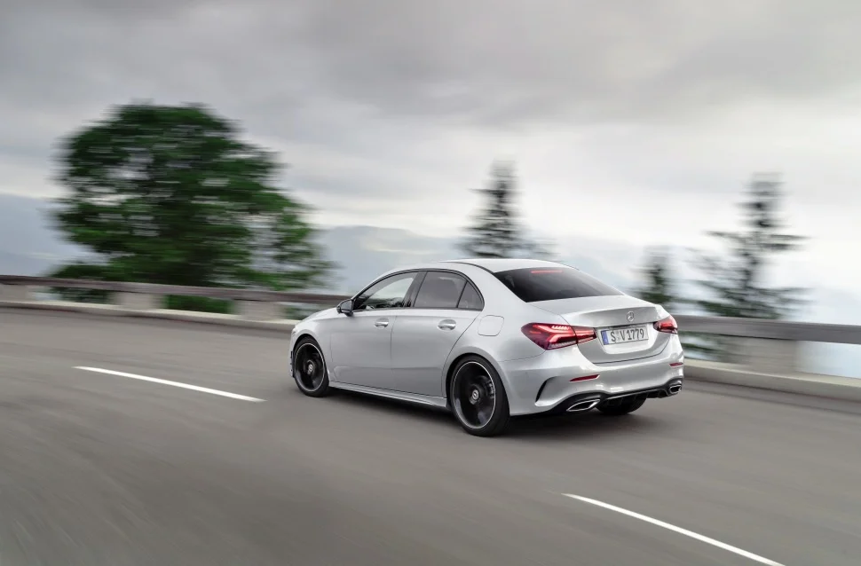 Mercedes-Benz A-class A 180 (136 Hp)2019 - 2022 thumbnail 3
