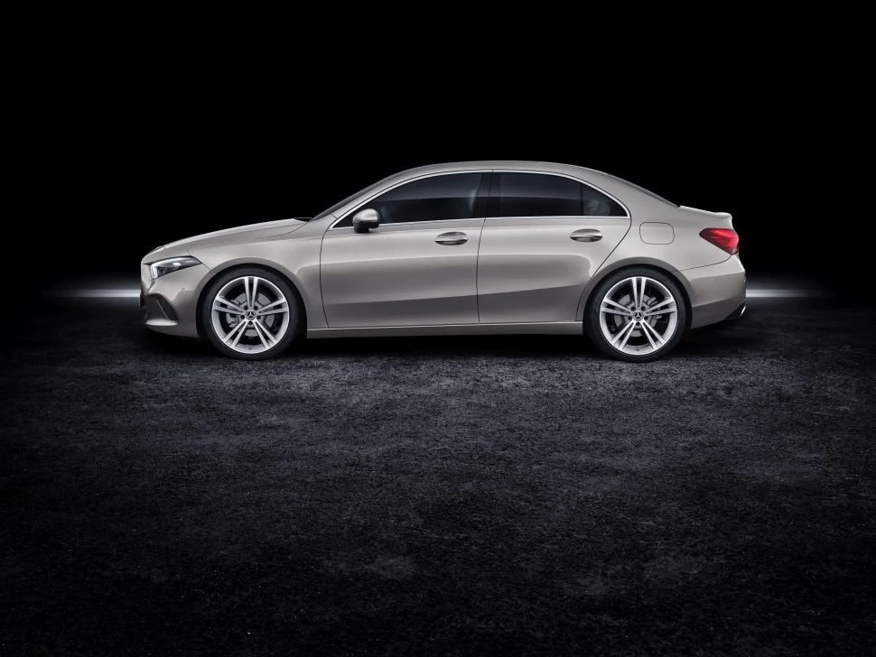 Mercedes-Benz A-class A 180 (136 Hp)2019 - 2022 thumbnail 9
