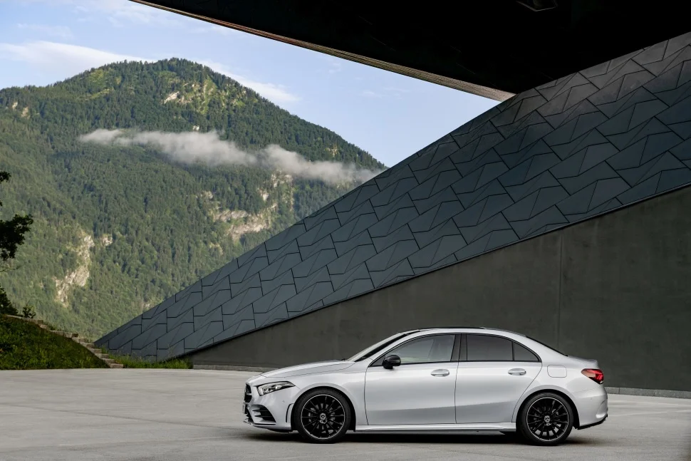 Mercedes-Benz A-class A 180 (136 Hp)2019 - 2022 thumbnail 10