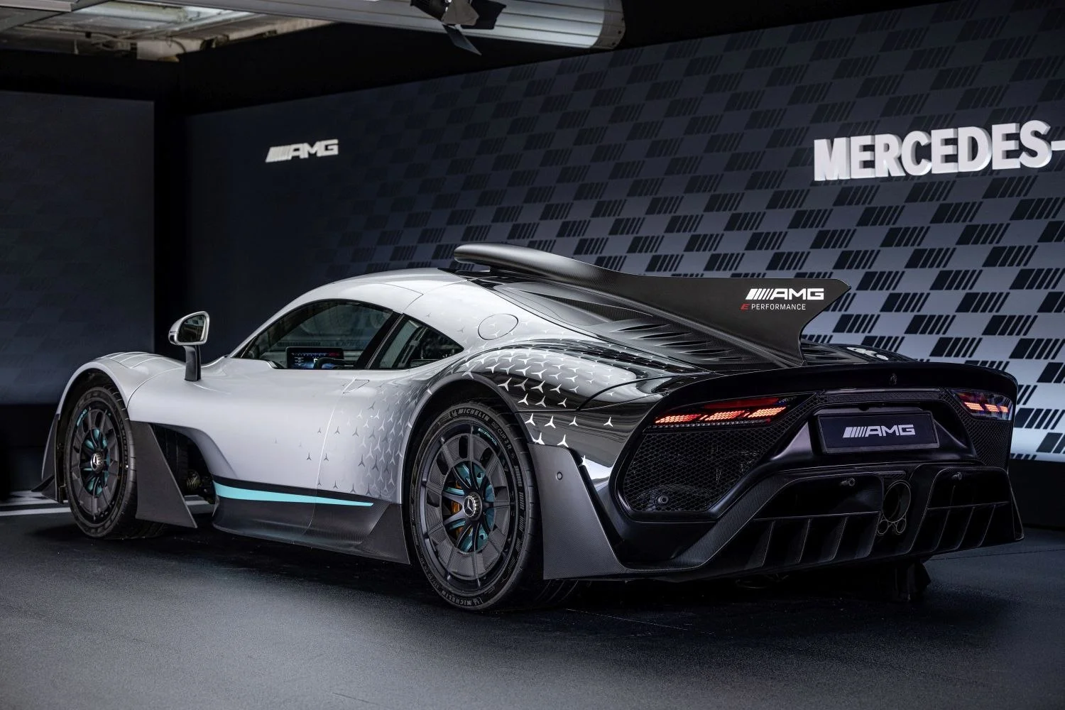 Mercedes-Benz AMG ONE 1.6 V6 E PERFORMANCE (1063 Hp) Plug-in Hybrid 4MATIC+2022 - thumbnail 12