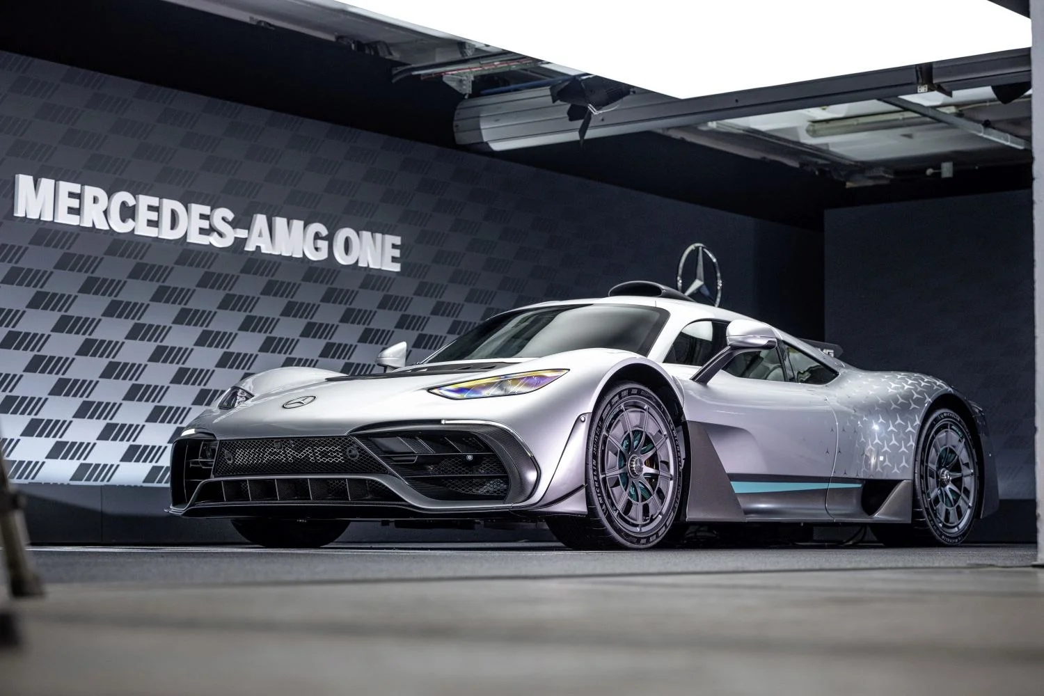 Mercedes-Benz AMG ONE 1.6 V6 E PERFORMANCE (1063 Hp) Plug-in Hybrid 4MATIC+2022 - thumbnail 16