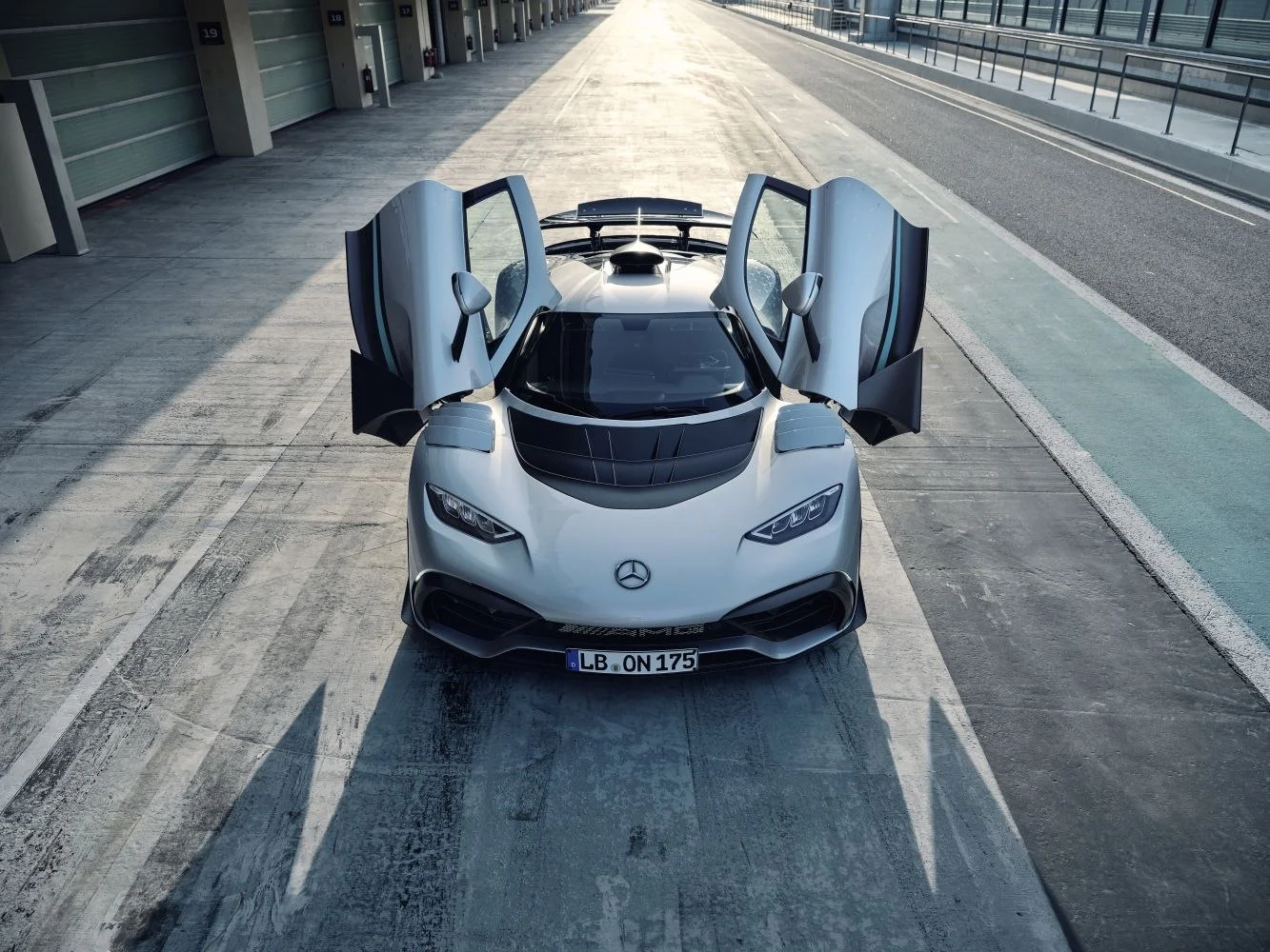 Mercedes-Benz AMG ONE 1.6 V6 E PERFORMANCE (1063 Hp) Plug-in Hybrid 4MATIC+2022 - thumbnail 3