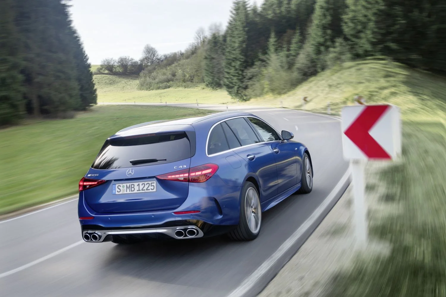 Mercedes-Benz C-class AMG C 43 (408 Hp) EQ Boost 4MATIC AMG SPEEDSHIFT MCT 9G2022 - 2024 thumbnail 2