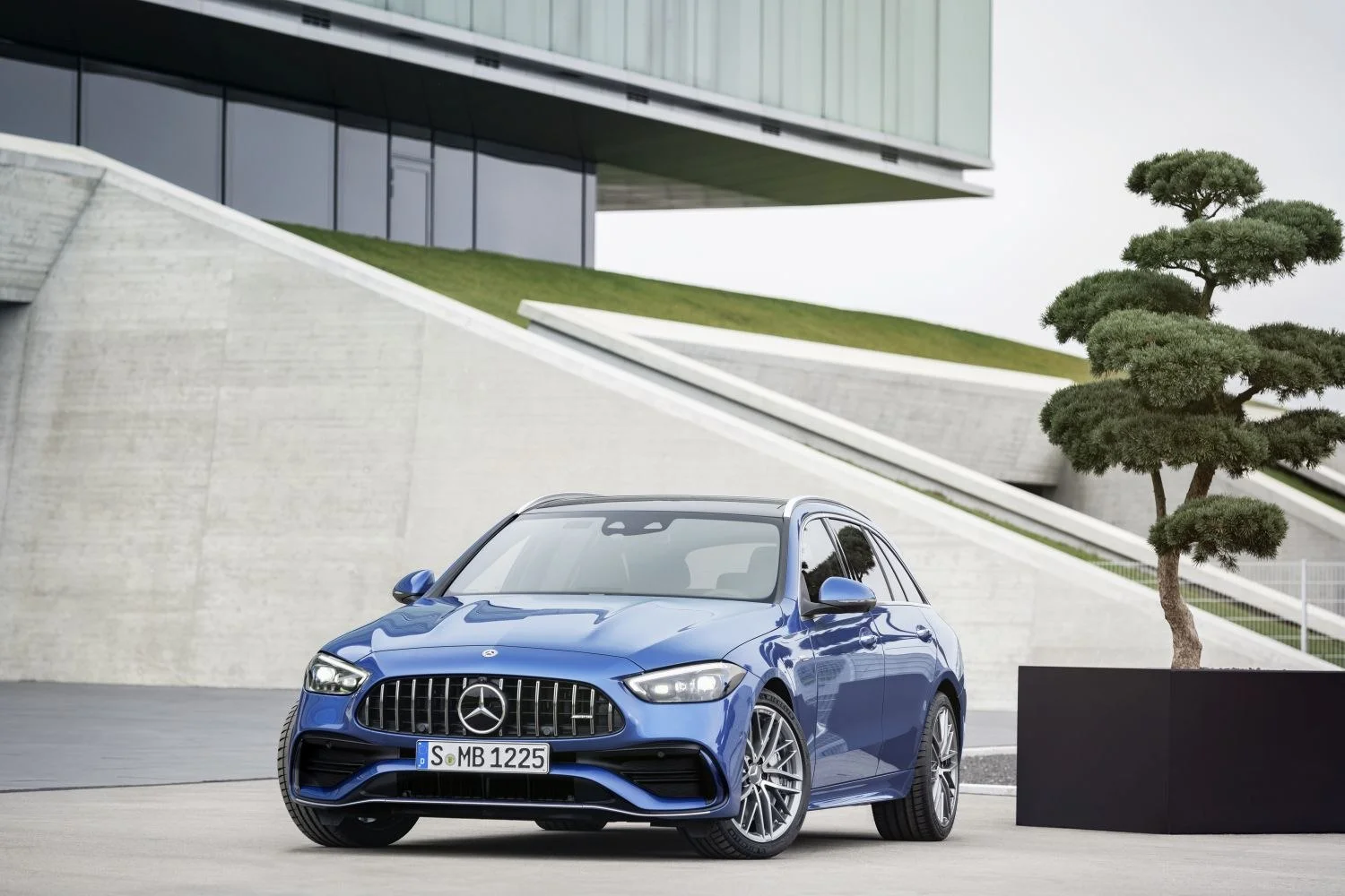 Mercedes-Benz C-class AMG C 43 (408 Hp) EQ Boost 4MATIC AMG SPEEDSHIFT MCT 9G2022 - 2024 thumbnail 18