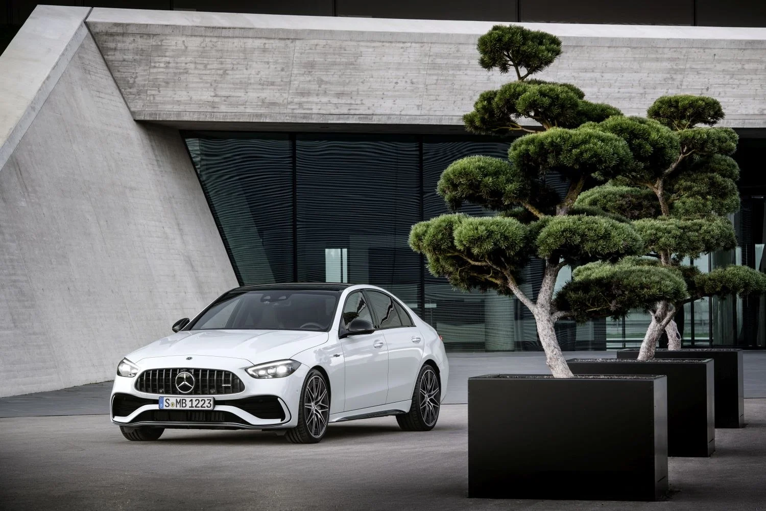 Mercedes-Benz C-class AMG C 43 (408 Hp) EQ Boost 4MATIC AMG SPEEDSHIFT MCT 9G2022 - 2024 thumbnail 12