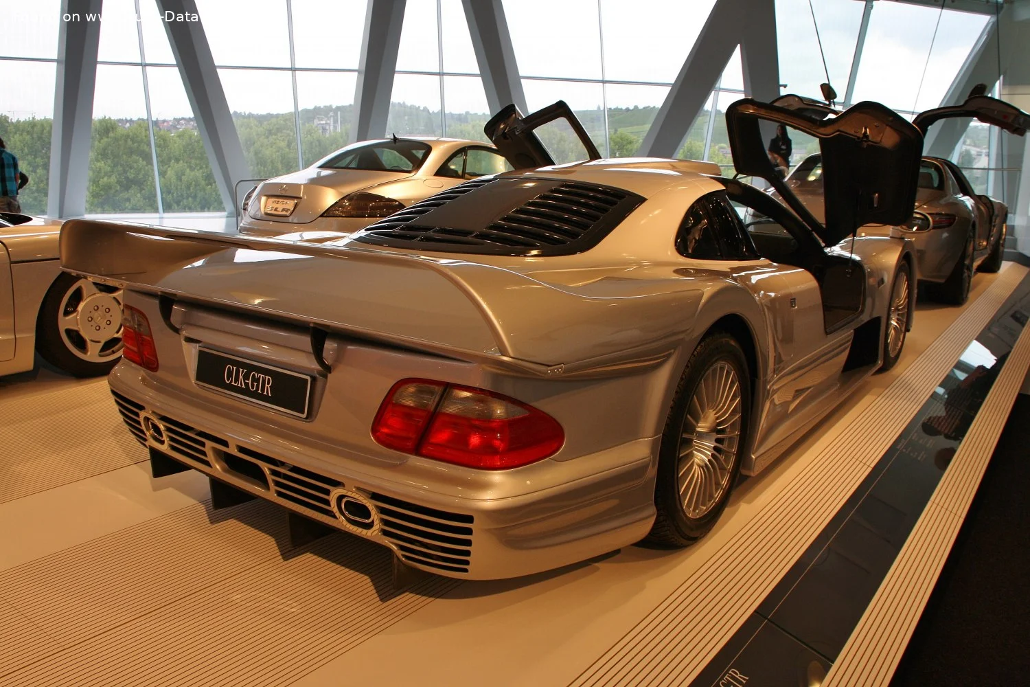 Mercedes-Benz CLK GTR 6.9 V12 (612 Hp)1998 - 1999 thumbnail 11