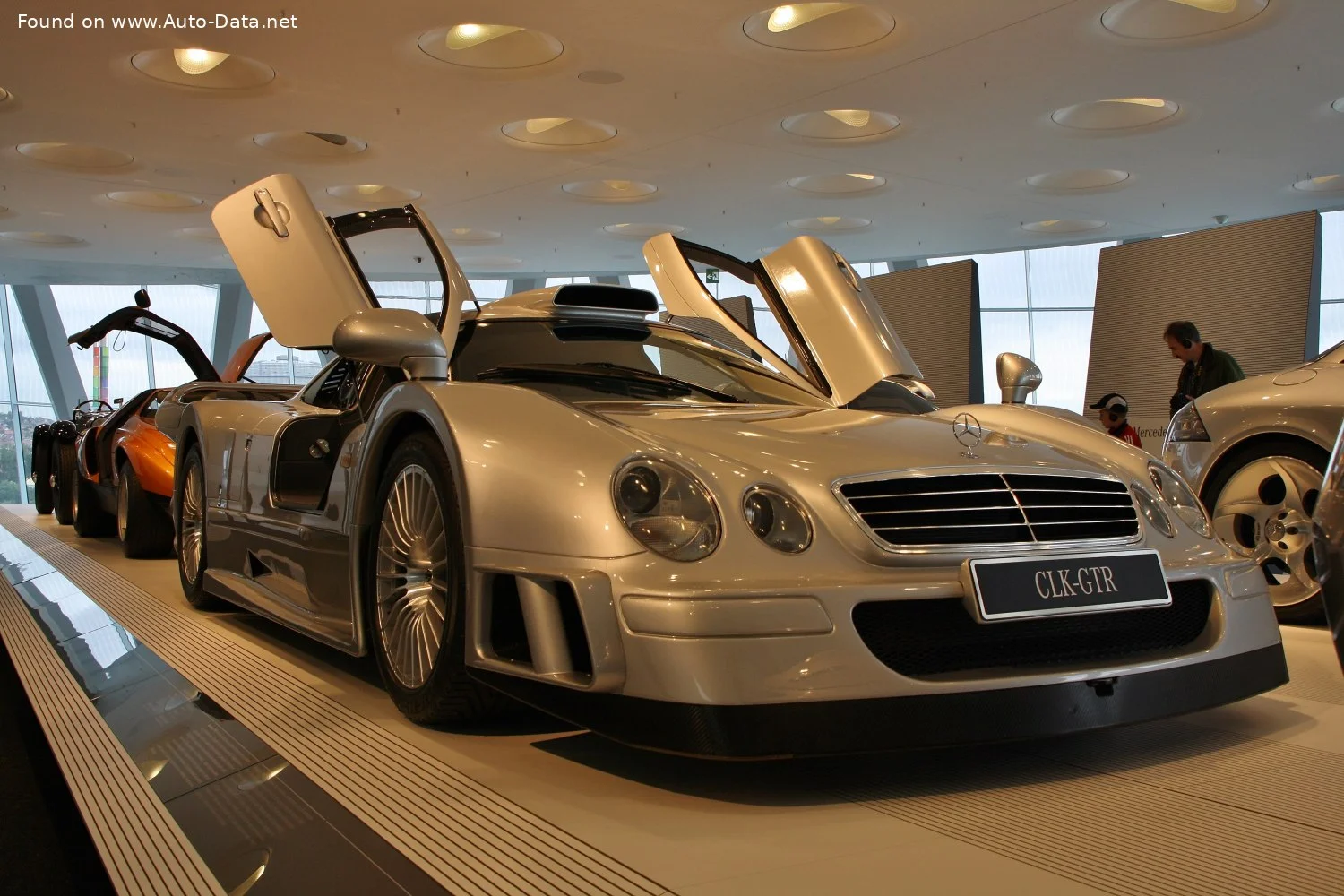 Mercedes-Benz CLK GTR 6.9 V12 (612 Hp)1998 - 1999 thumbnail 10