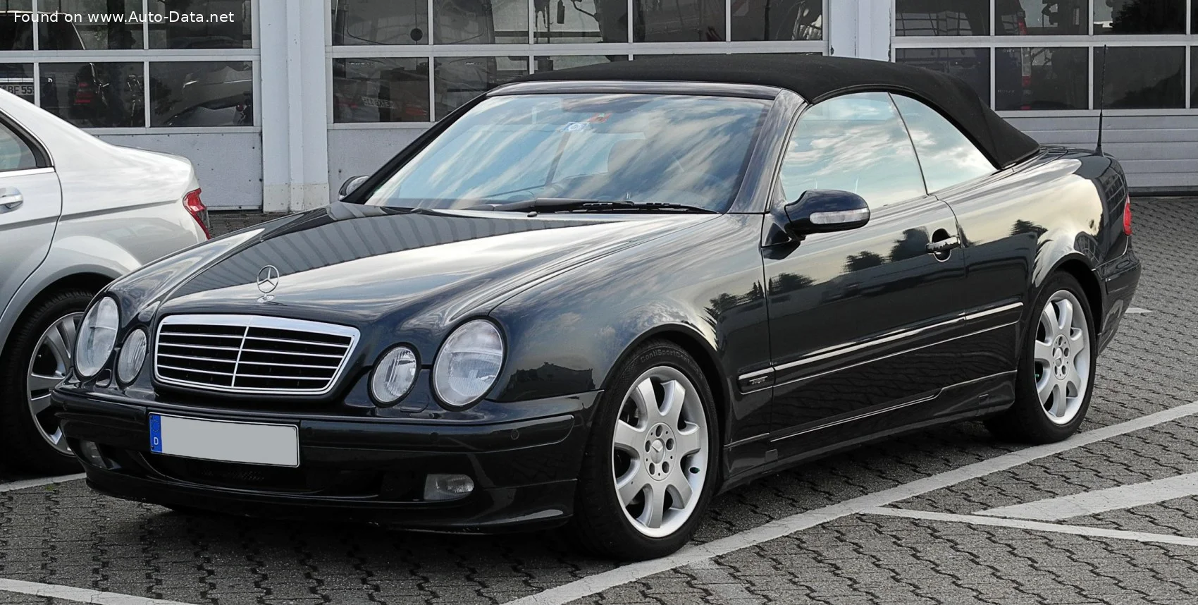 Mercedes-Benz CLK AMG CLK 55 V8 (347 Hp) 5G-TRONIC1999 - 2002 thumbnail 9