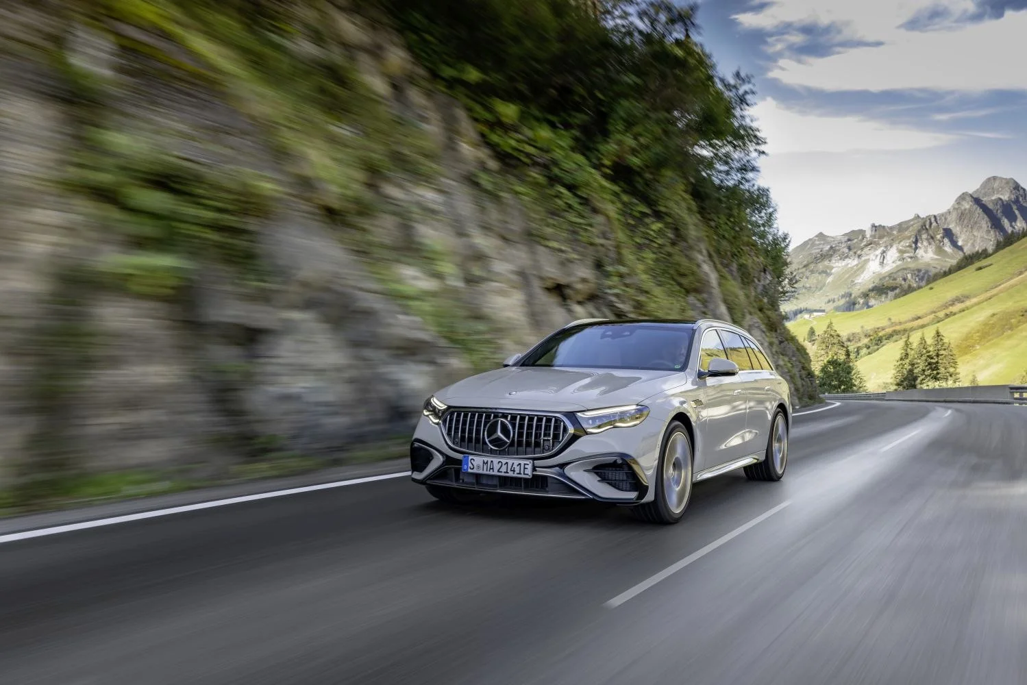 Mercedes-Benz E-class AMG E 53 (585 Hp) Plug-in Hybrid 4MATIC+ AMG SPEEDSHIFT TCT 9G2024 - - 1