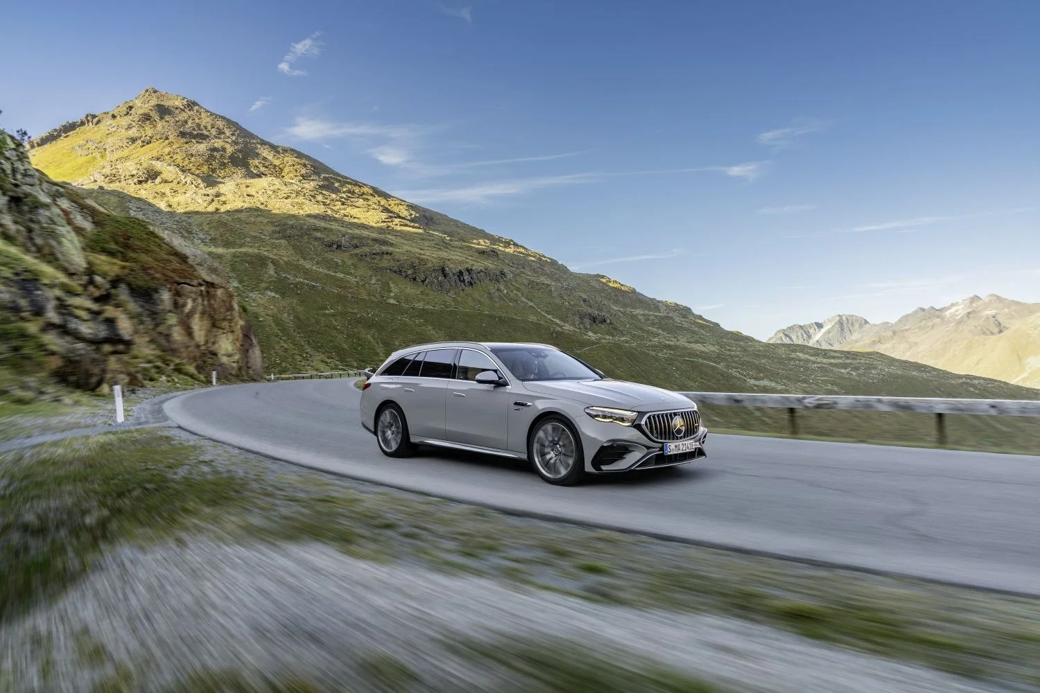 Mercedes-Benz E-class AMG E 53 (585 Hp) Plug-in Hybrid 4MATIC+ AMG SPEEDSHIFT TCT 9G2024 - thumbnail 2