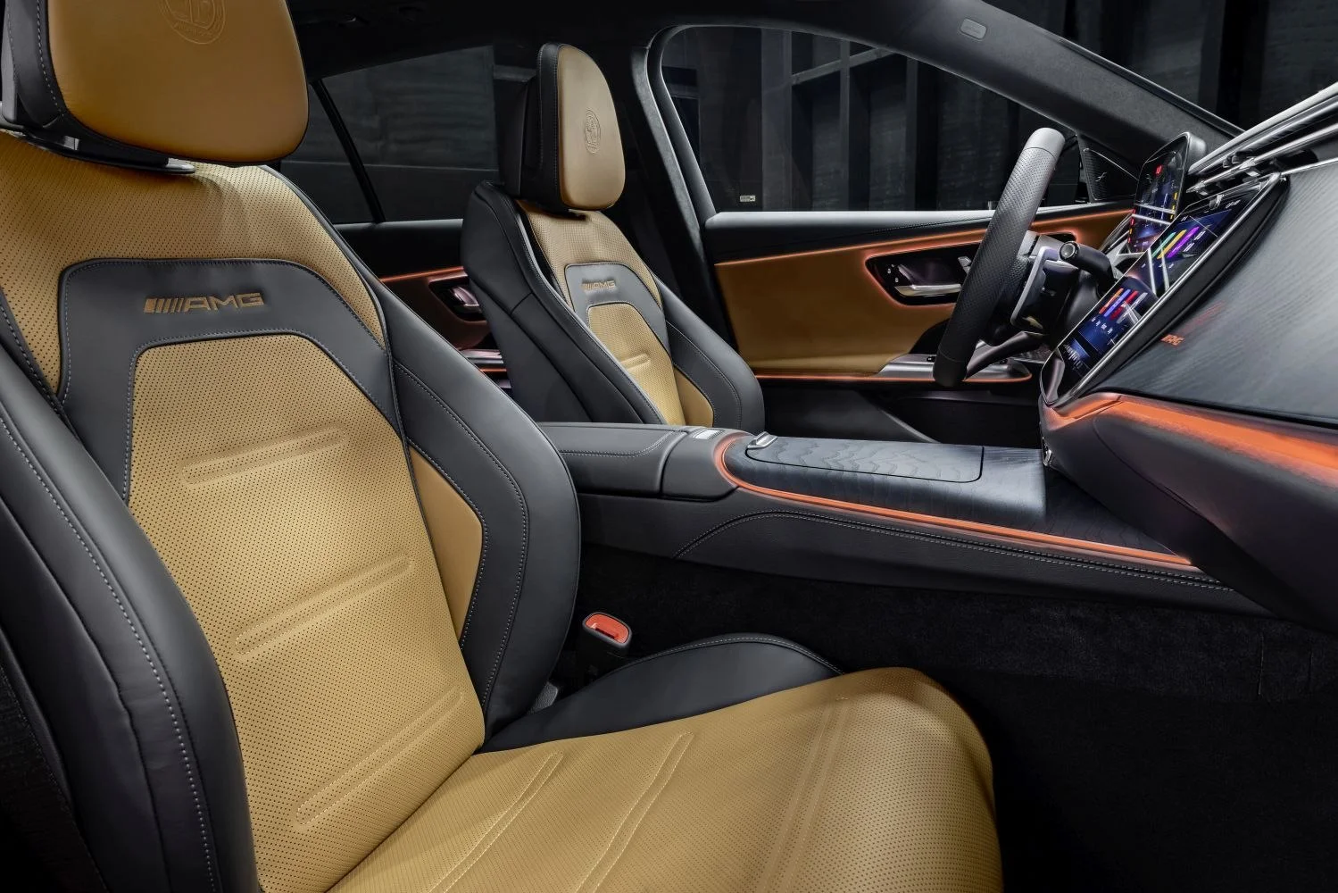 Mercedes-Benz E-class AMG E 53 (585 Hp) Plug-in Hybrid 4MATIC+ AMG SPEEDSHIFT TCT 9G2024 - thumbnail 16