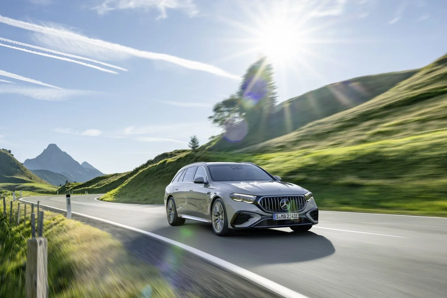 Mercedes-Benz E-class AMG E 53 (585 Hp) Plug-in Hybrid 4MATIC+ AMG SPEEDSHIFT TCT 9G2024 - thumbnail 3