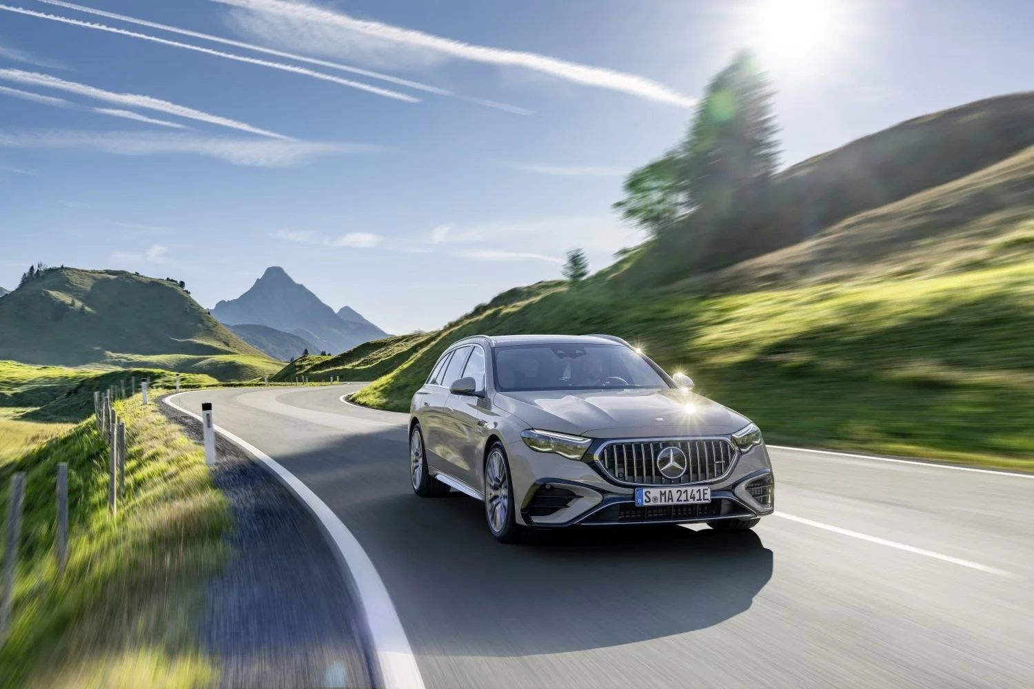 Mercedes-Benz E-class AMG E 53 (585 Hp) Plug-in Hybrid 4MATIC+ AMG SPEEDSHIFT TCT 9G2024 - thumbnail 4