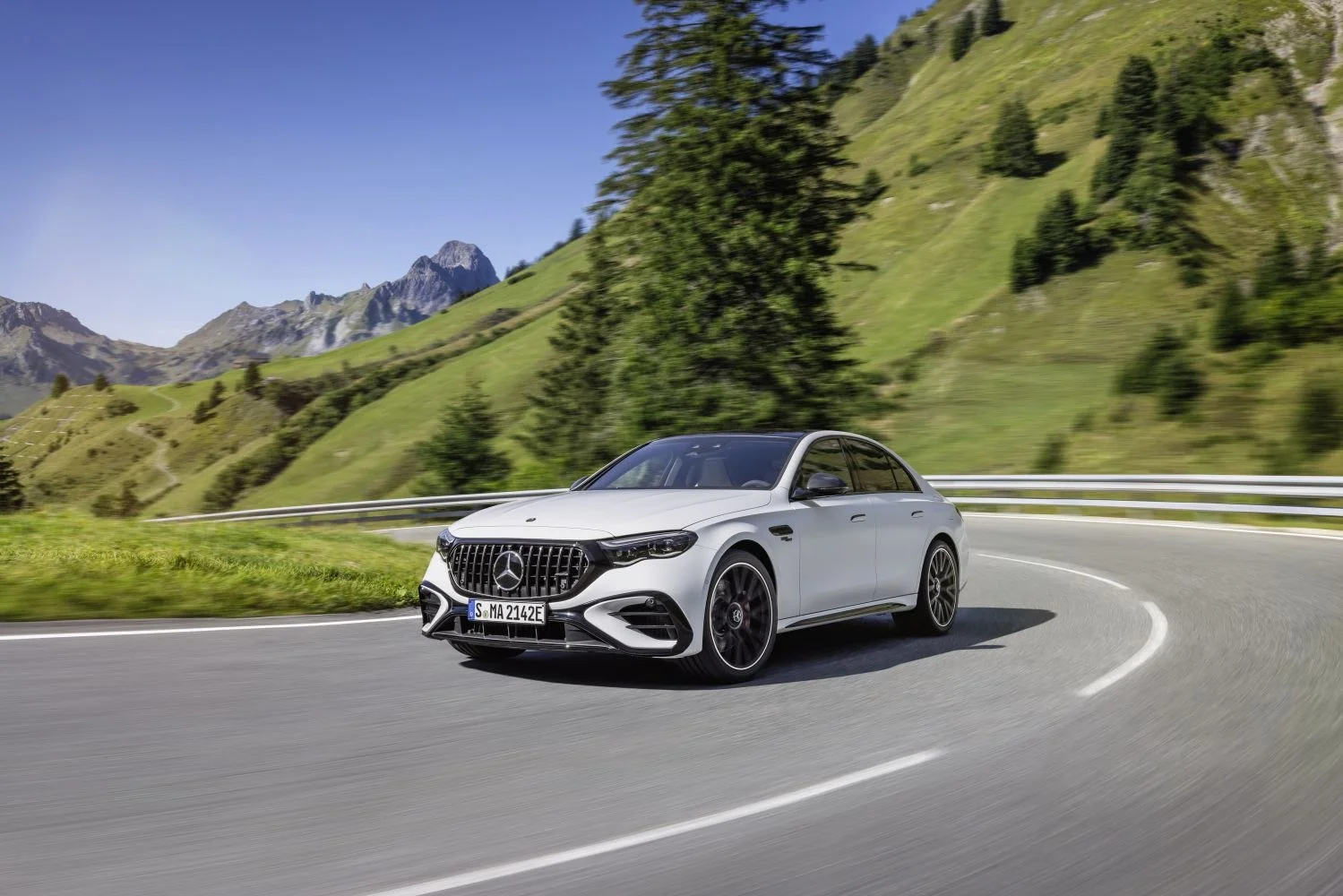 Mercedes-Benz E-class AMG E 53 (585 Hp) Plug-in Hybrid 4MATIC+ AMG SPEEDSHIFT TCT 9G2024 - - 1
