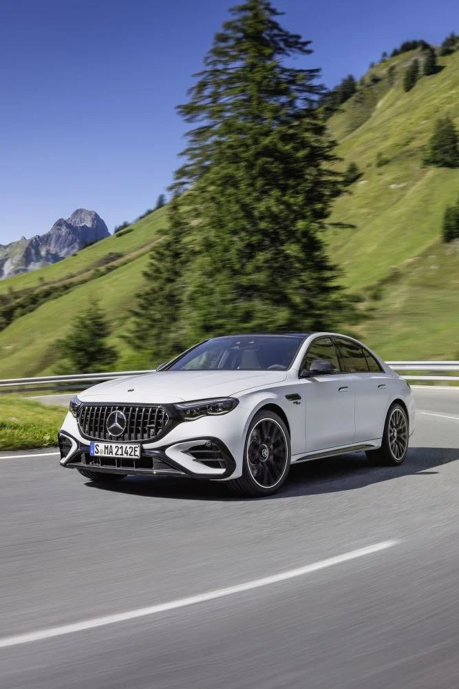 Mercedes-Benz E-class AMG E 53 (585 Hp) Plug-in Hybrid 4MATIC+ AMG SPEEDSHIFT TCT 9G2024 - thumbnail 11