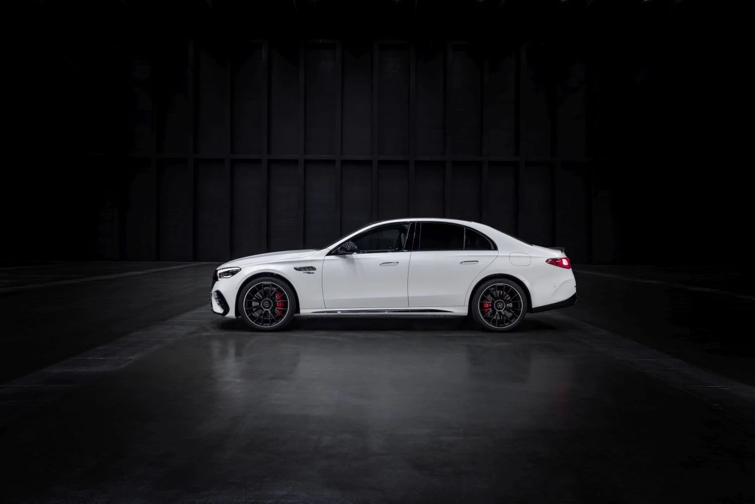 Mercedes-Benz E-class AMG E 53 (585 Hp) Plug-in Hybrid 4MATIC+ AMG SPEEDSHIFT TCT 9G2024 - thumbnail 15