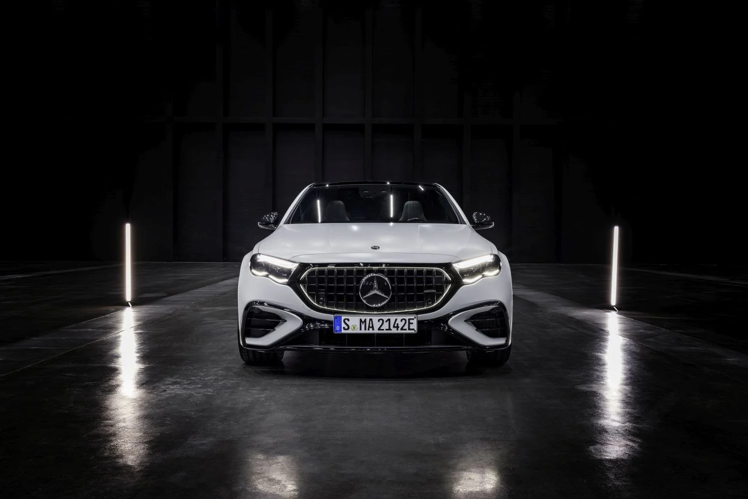 Mercedes-Benz E-class AMG E 53 (585 Hp) Plug-in Hybrid 4MATIC+ AMG SPEEDSHIFT TCT 9G2024 - thumbnail 16