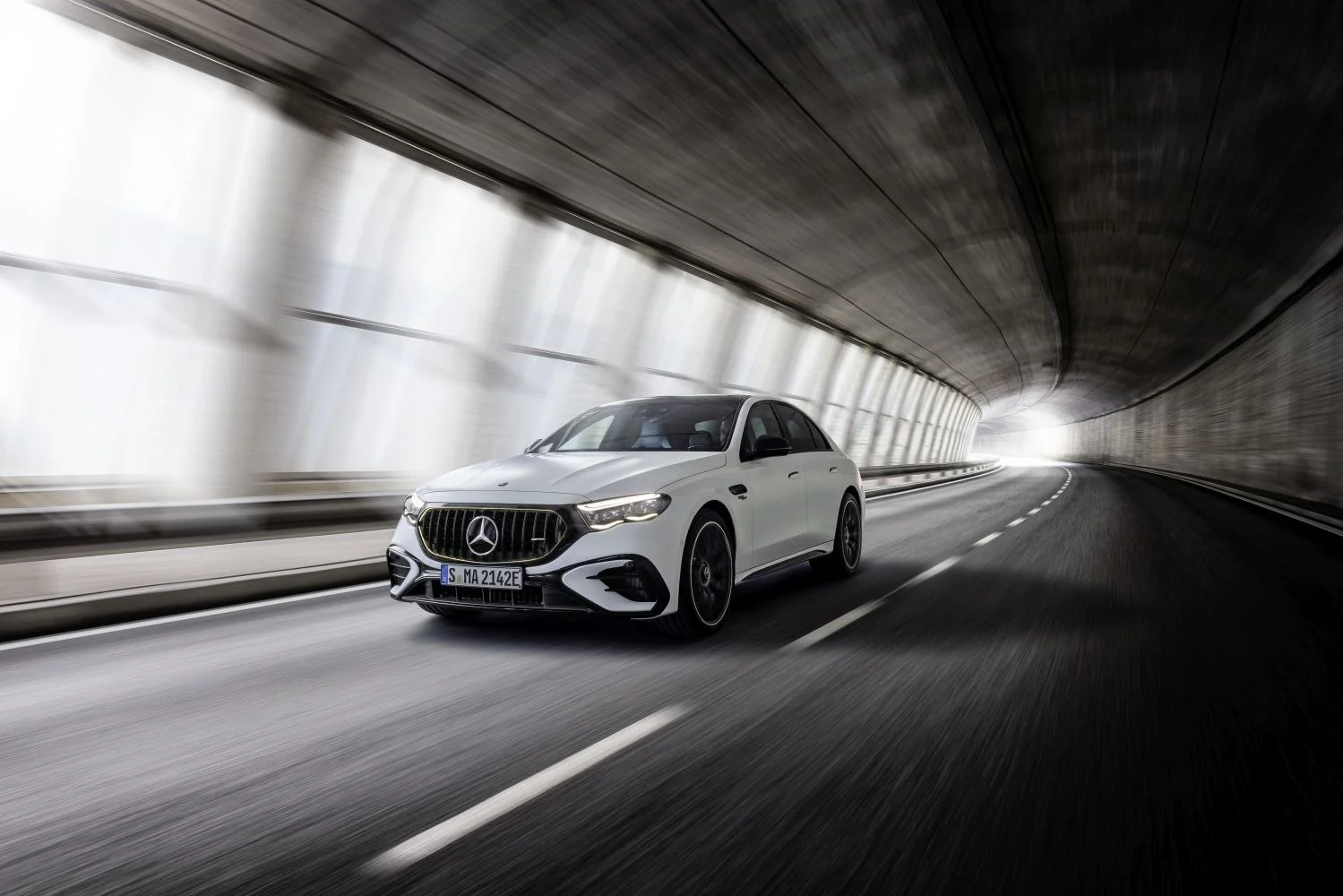 Mercedes-Benz E-class AMG E 53 (585 Hp) Plug-in Hybrid 4MATIC+ AMG SPEEDSHIFT TCT 9G2024 - thumbnail 8
