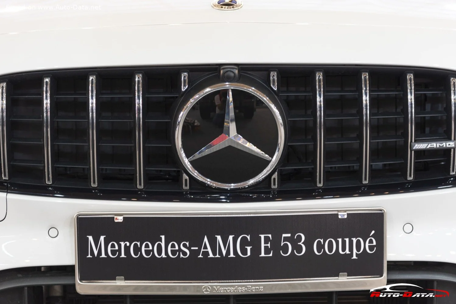 Mercedes-Benz E-class AMG E 53 (435 Hp) EQ Boost 4MATIC+ AMG SPEEDSHIFT TCT2020 - 2023 thumbnail 4