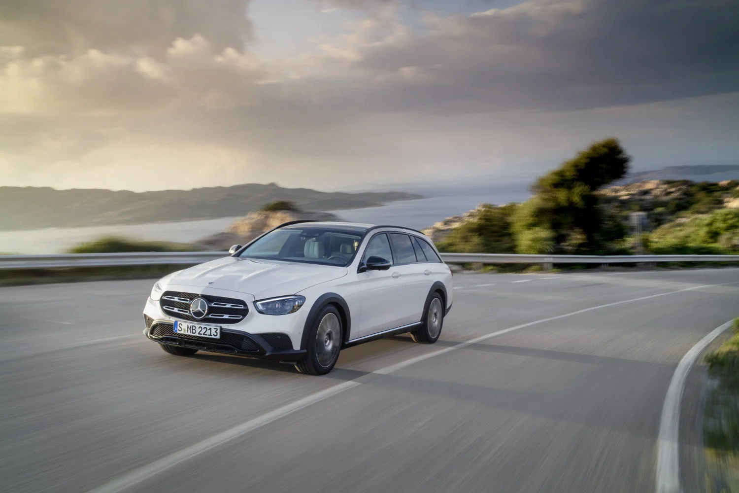 Mercedes-Benz E-class E 200 (197 Hp) EQ Boost 4MATIC 9G-TRONIC2020 - 2023 thumbnail 11