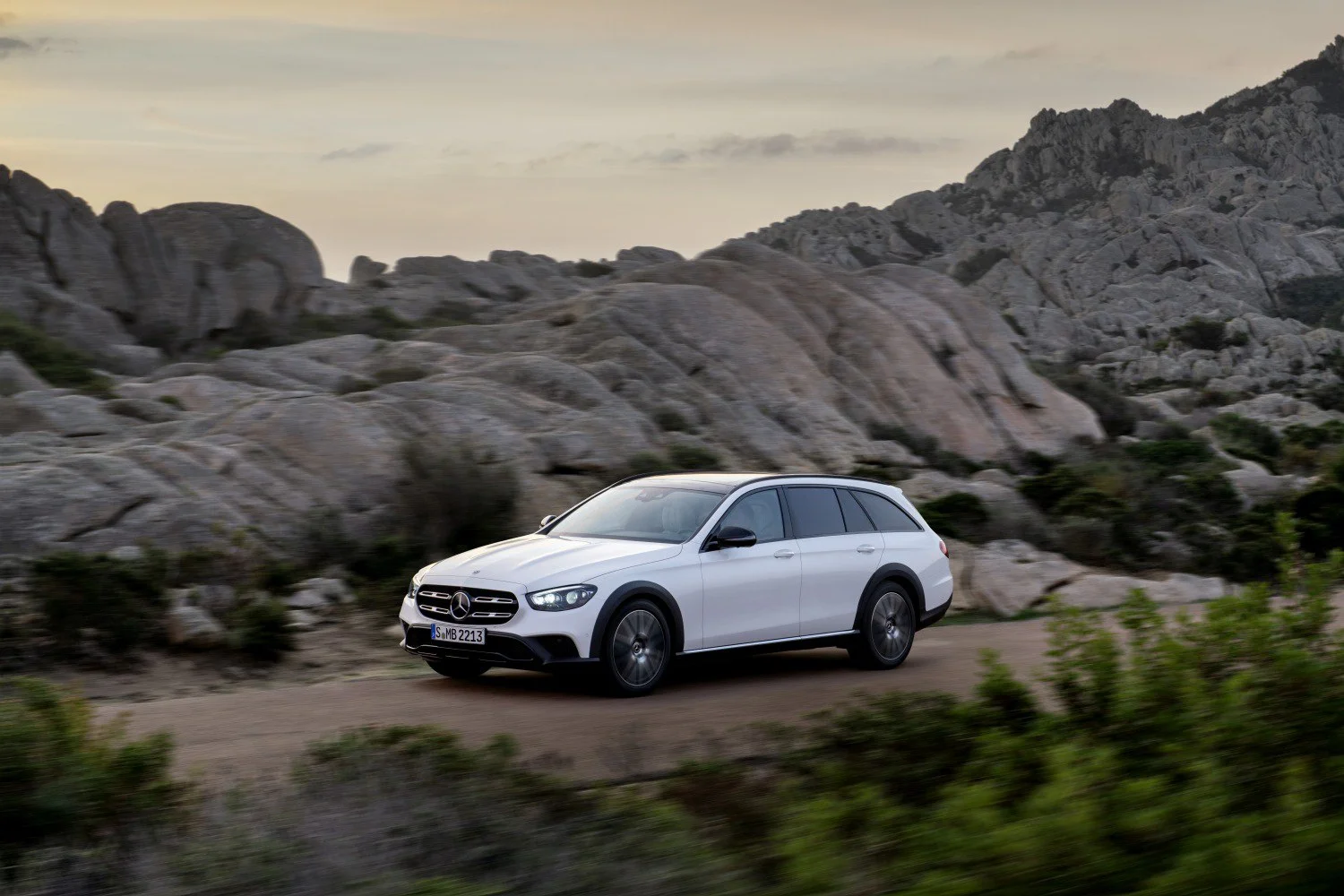 Mercedes-Benz E-class E 200 (197 Hp) EQ Boost 4MATIC 9G-TRONIC2020 - 2023 thumbnail 14