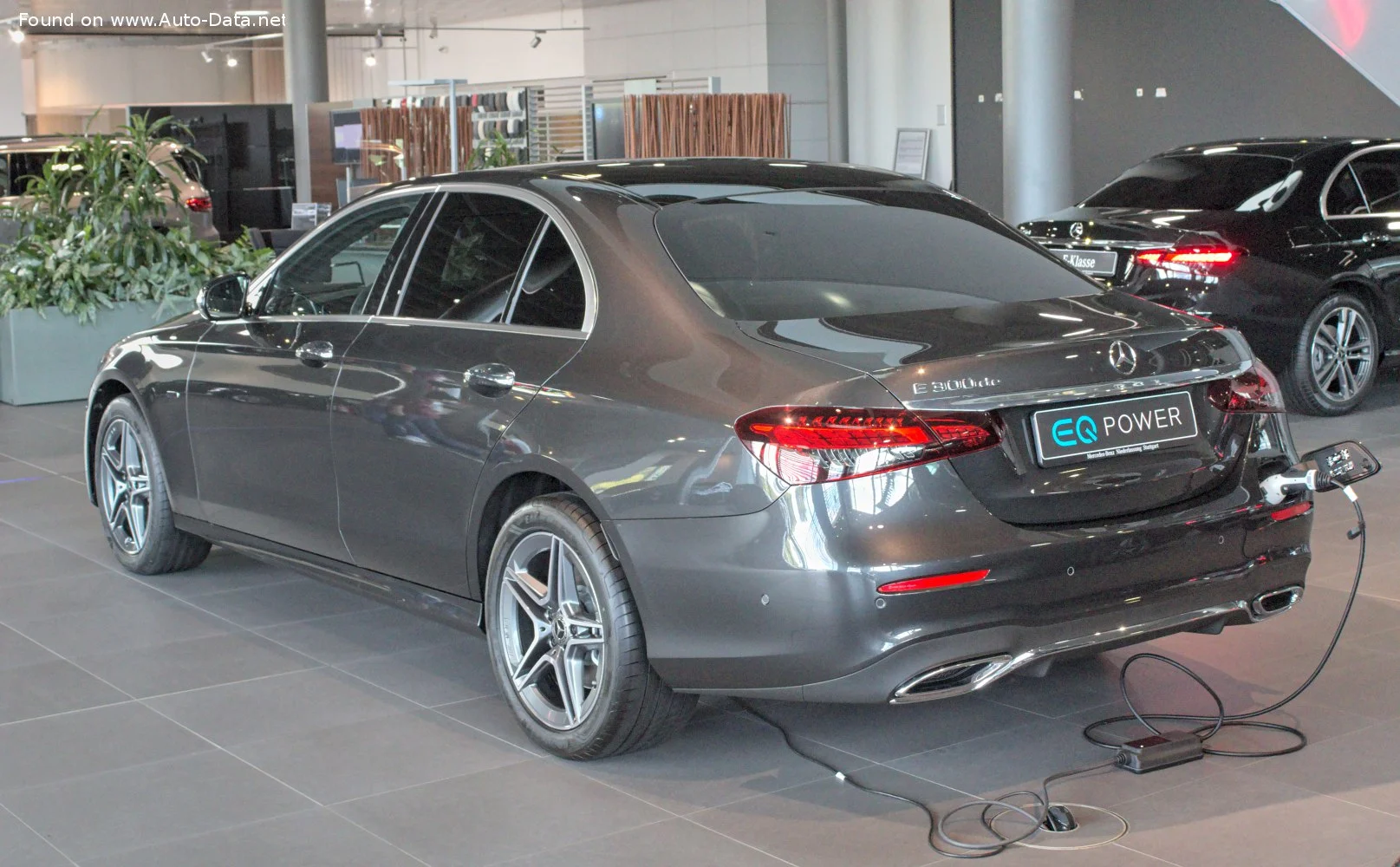 Mercedes-Benz E-class AMG E 53 (435 Hp) EQ Boost 4MATIC+ AMG SPEEDSHIFT TCT2020 - 2023 thumbnail 18
