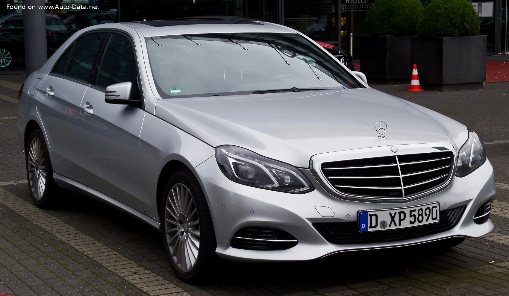 Mercedes-Benz E-class AMG E 63 S V8 (585 Hp) 4MATIC AMG SPEEDSHIFT MCT2013 - 2016 thumbnail 2