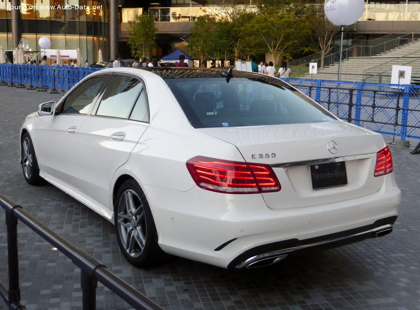 Mercedes-Benz E-class AMG E 63 S V8 (585 Hp) 4MATIC AMG SPEEDSHIFT MCT2013 - 2016 thumbnail 14