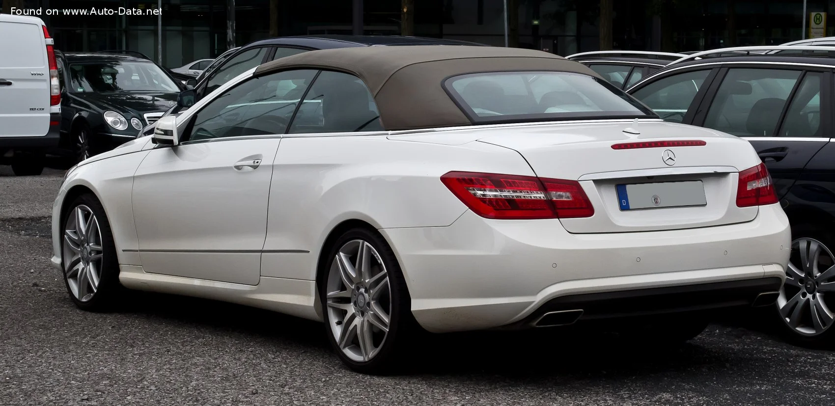 Mercedes-Benz E-class E 200 BlueEFFICIENCY (184 Hp) 7G-TRONIC PLUS2011 - 2013 thumbnail 4