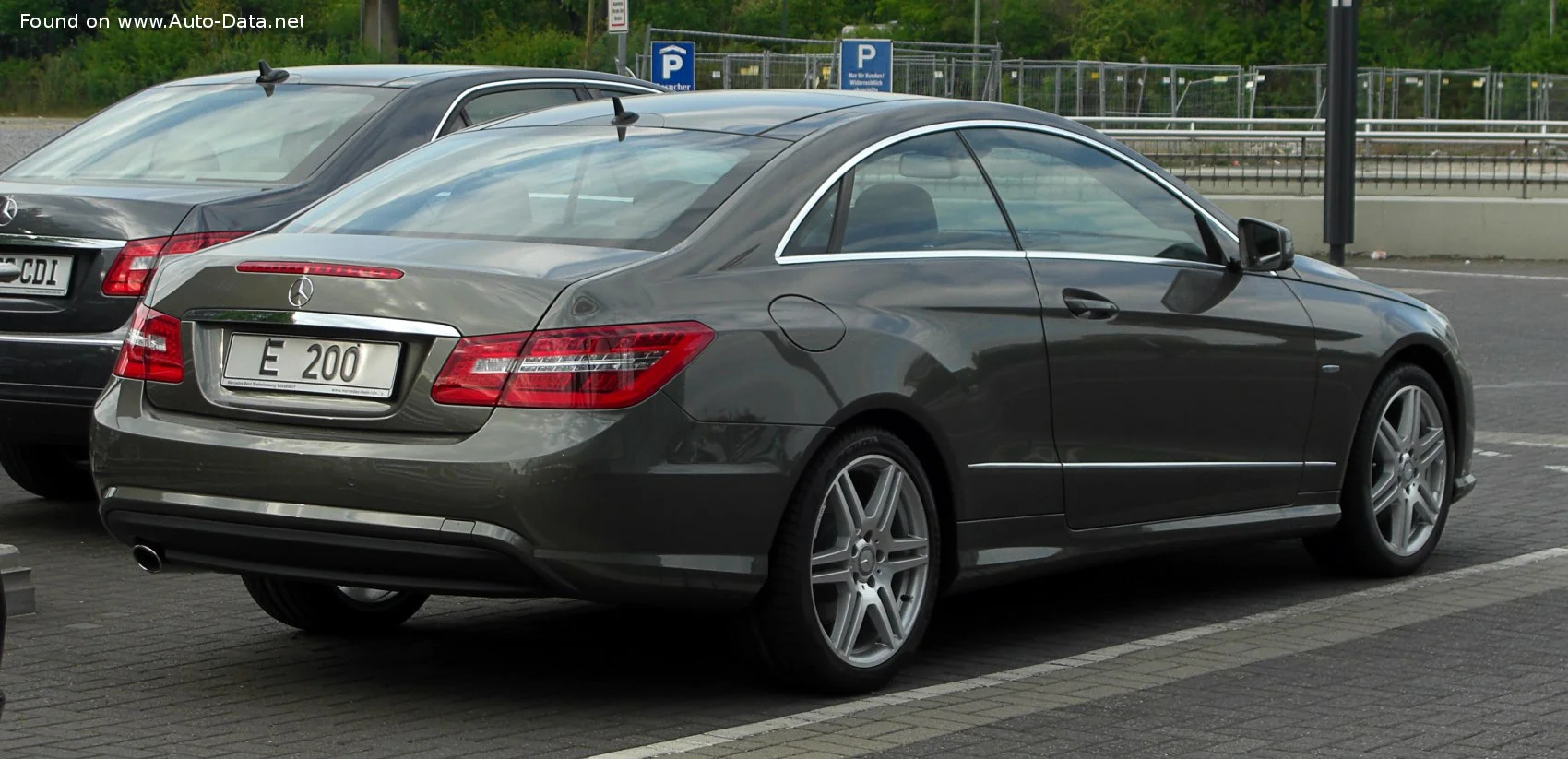 Mercedes-Benz E-class E 200 BlueEFFICIENCY (184 Hp) 7G-TRONIC PLUS2011 - 2013 thumbnail 4