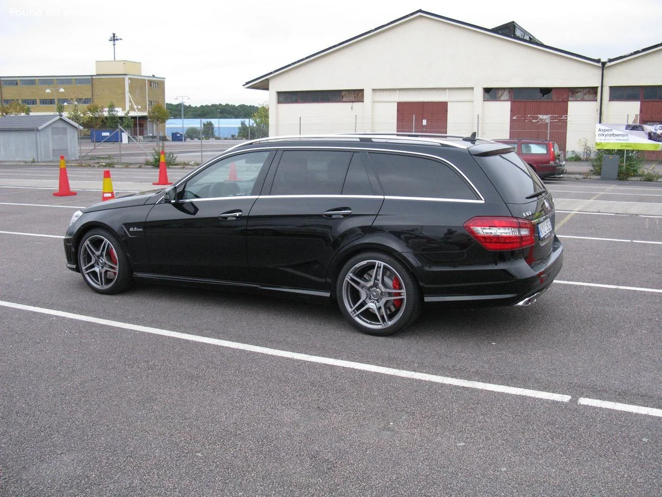 Mercedes-Benz E-class AMG E 63 V8 (525 Hp) AMG SPEEDSHIFT MCT2010 - 2011 thumbnail 2