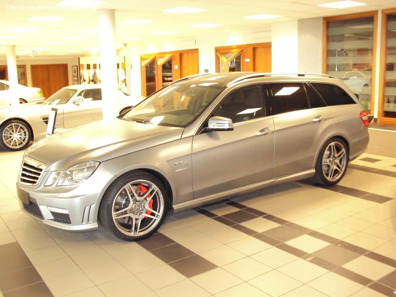 Mercedes-Benz E-class AMG E 63 V8 (525 Hp) AMG SPEEDSHIFT MCT2010 - 2011 thumbnail 3