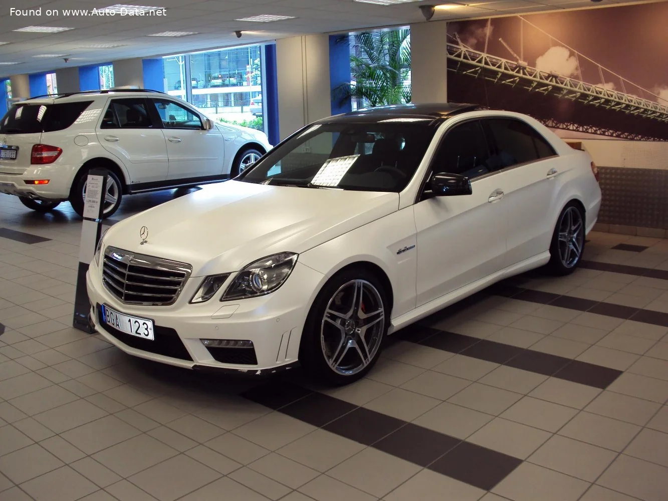 Mercedes-Benz E-class AMG E 63 V8 (525 Hp) AMG SPEEDSHIFT MCT2009 - 2011 - 1