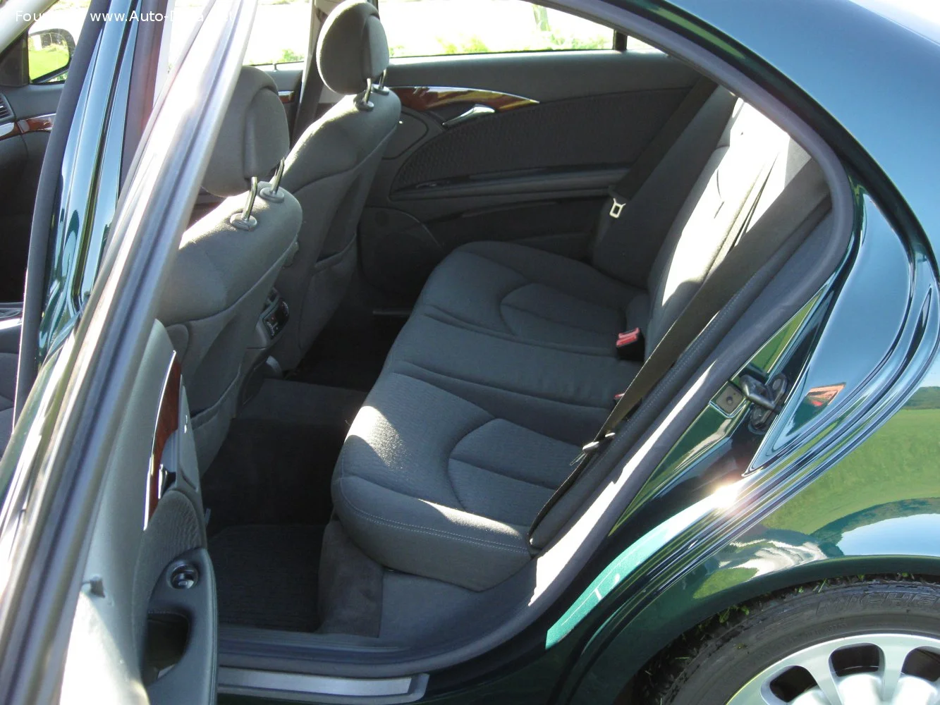 Mercedes-Benz E-class AMG E 55 V8 (476 Hp) 5G-TRONIC2002 - 2006 thumbnail 18