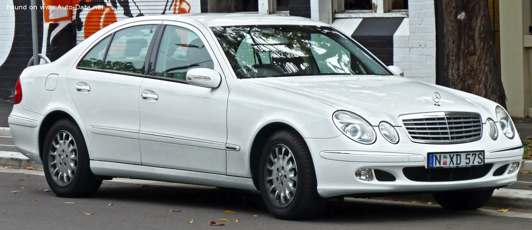 Mercedes-Benz E-class AMG E 55 V8 (476 Hp) 5G-TRONIC2002 - 2006 thumbnail 9