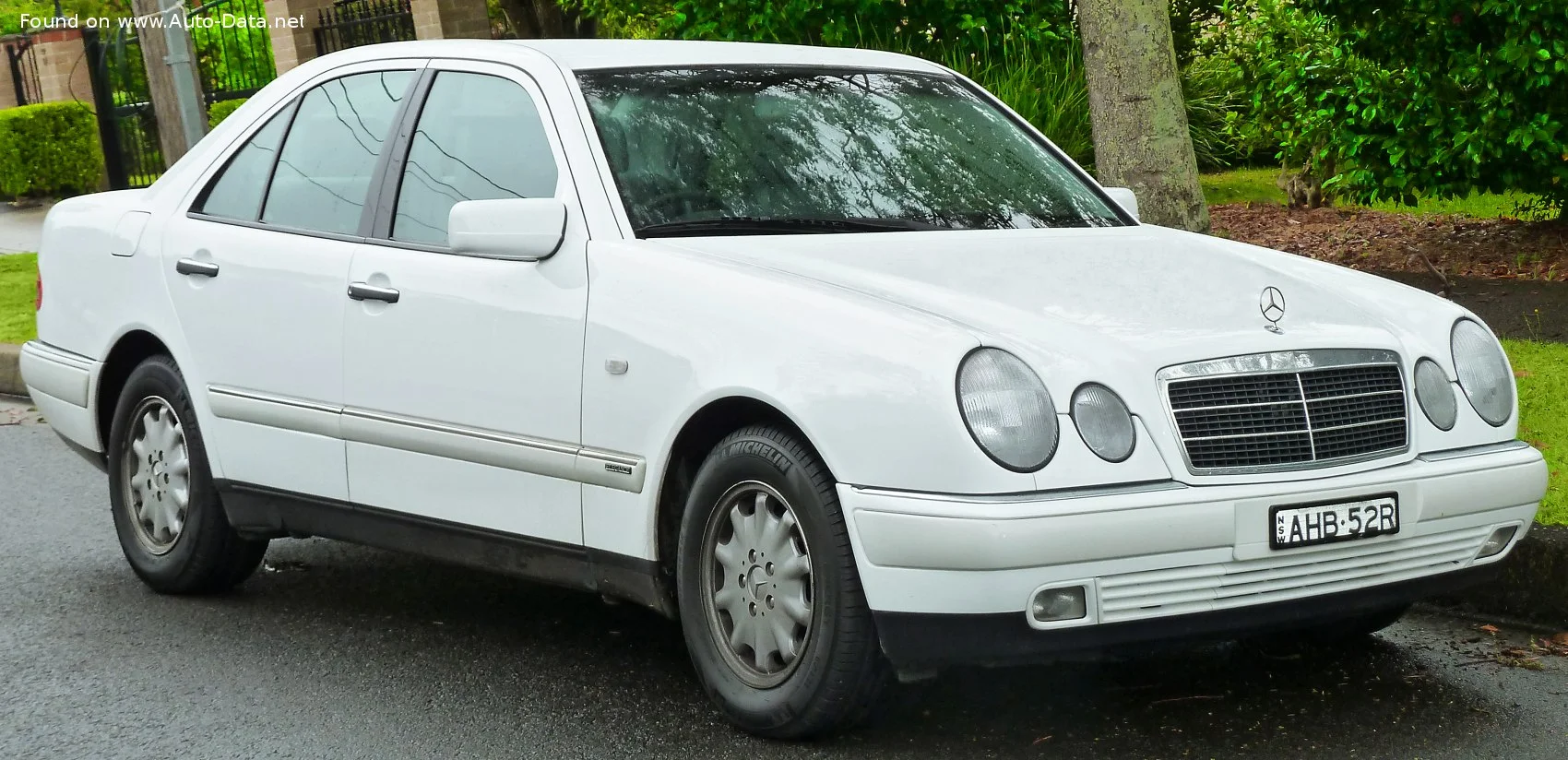Mercedes-Benz E-class AMG E 50 V8 (347 Hp) Automatic1996 - 1997 thumbnail 3