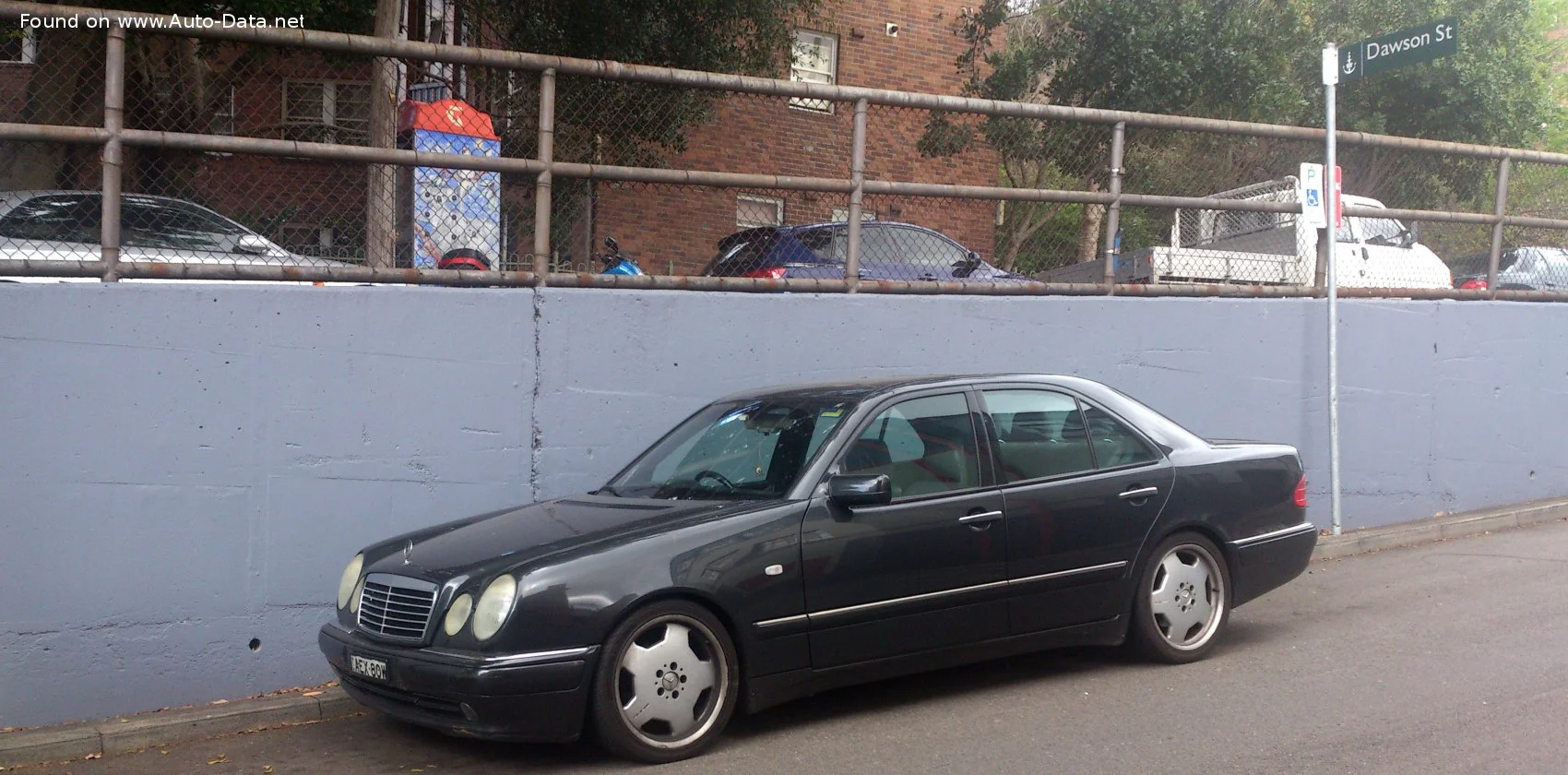 Mercedes-Benz E-class AMG E 50 V8 (347 Hp) Automatic1996 - 1997 thumbnail 8
