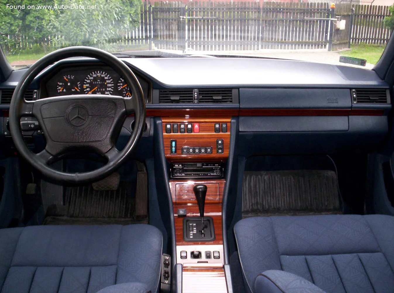 Mercedes-Benz E-class AMG E 36 (272 Hp)1994 - 1995 thumbnail 13