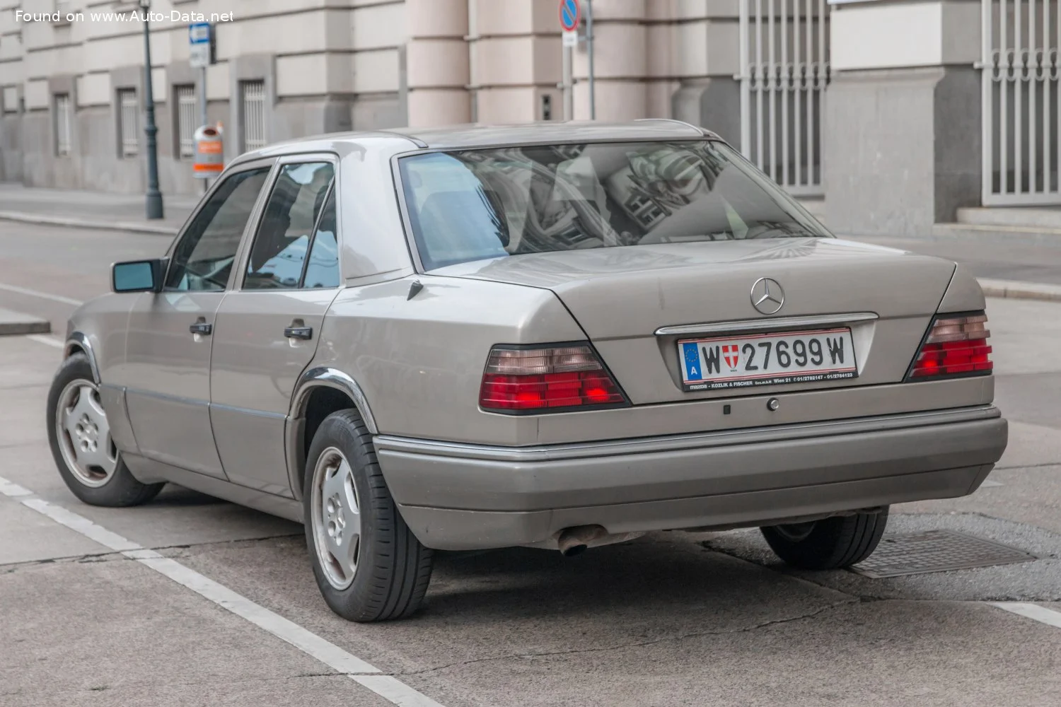 Mercedes-Benz E-class AMG E 36 (272 Hp)1994 - 1995 thumbnail 6