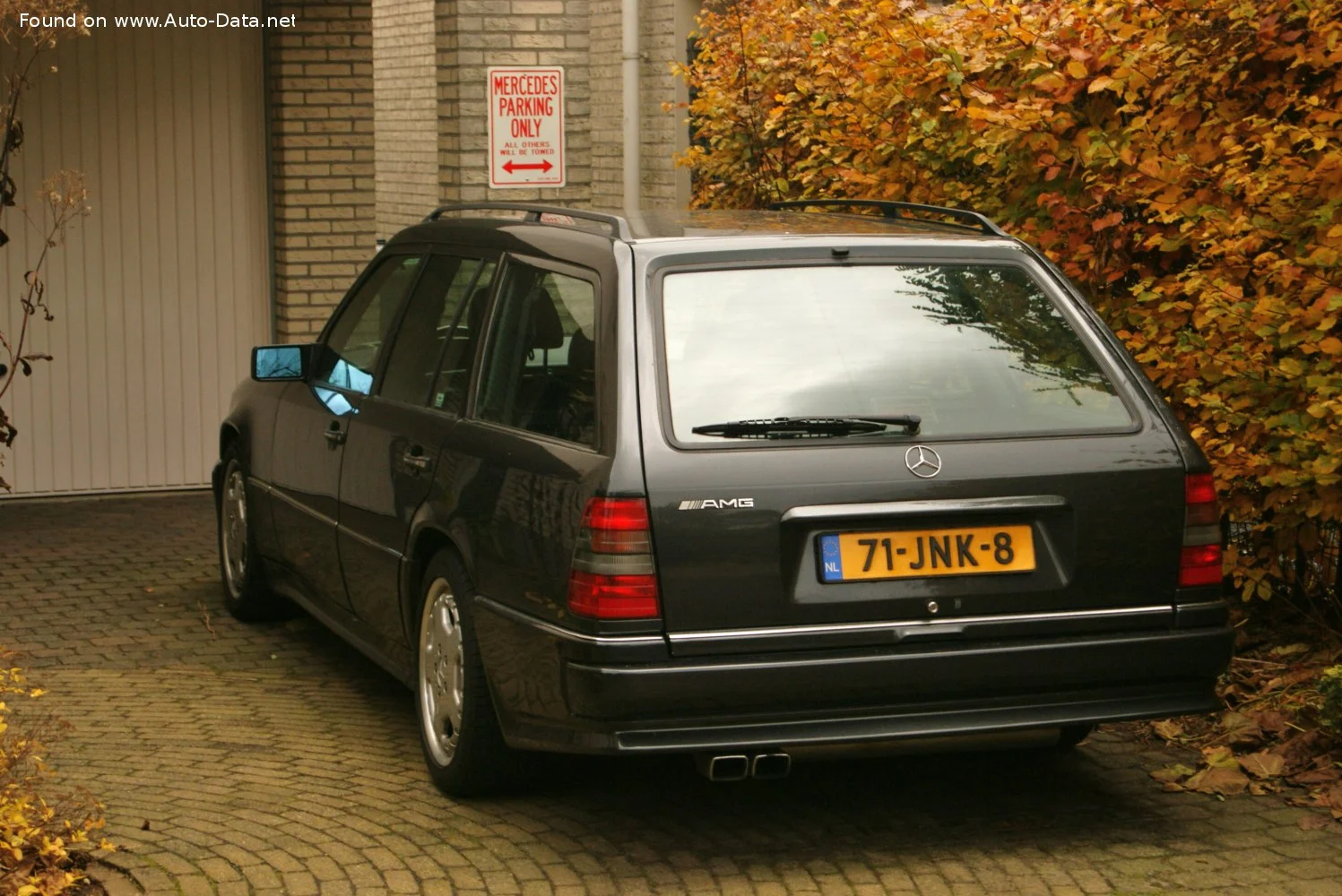 Mercedes-Benz E-class AMG E 36 T (272 Hp) 4G-TRONIC1993 - 1996 thumbnail 6